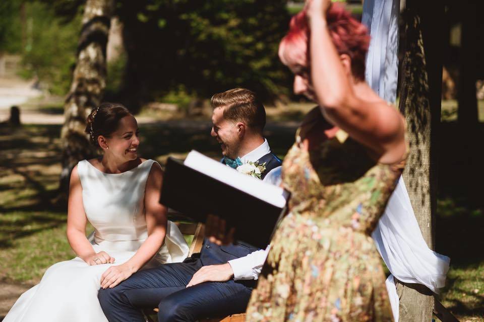 Outdoor ceremony in the sun