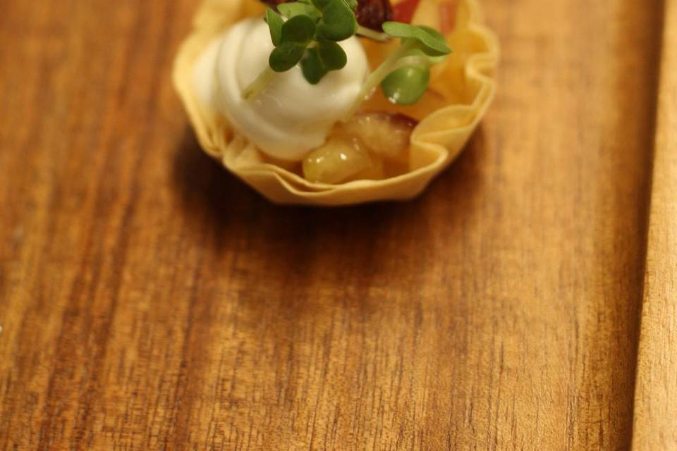 Canapé: Apple, Serrana cheese