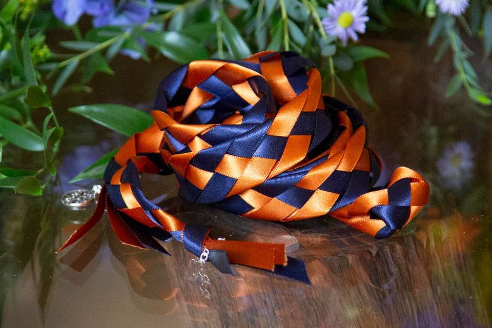 Handtying ribbons