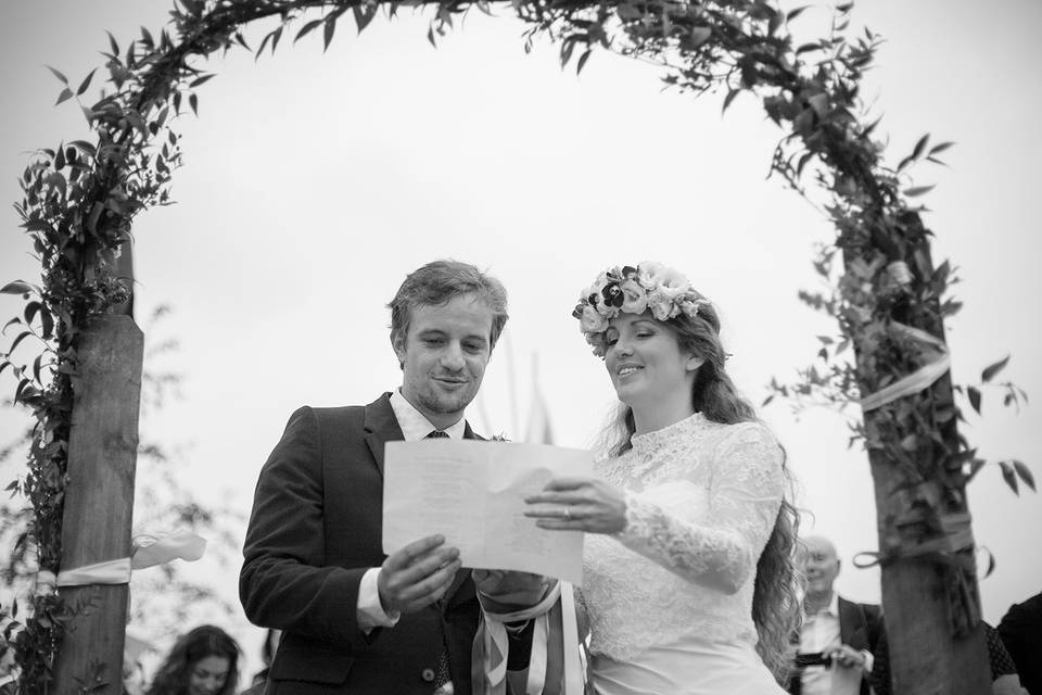 Zoe and Seth say their vows.