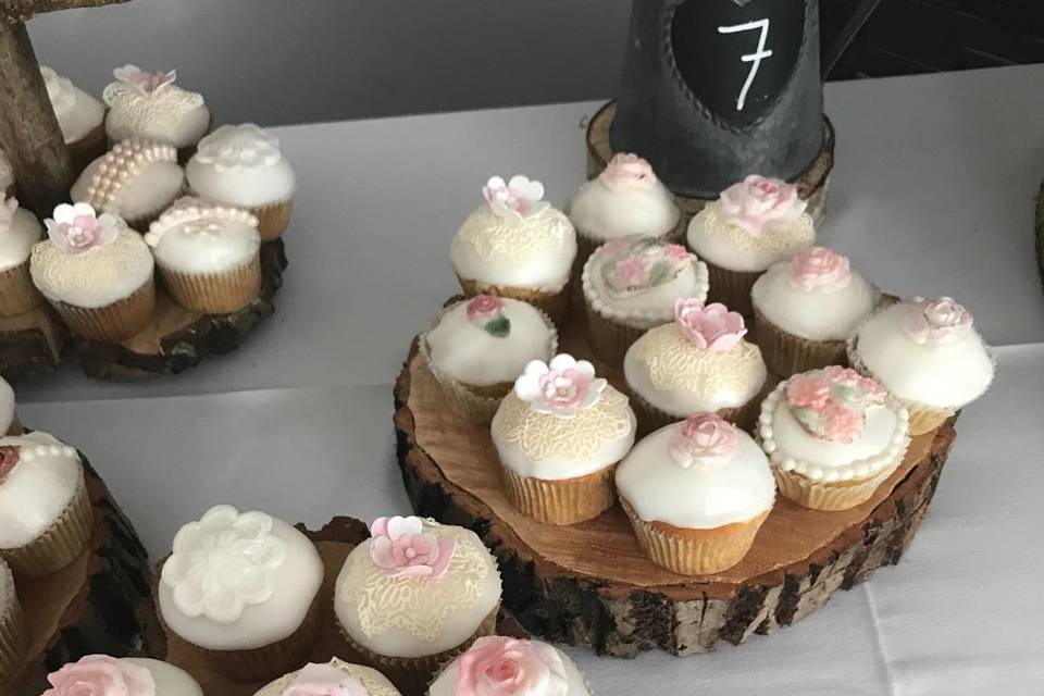 Elegant cupcakes