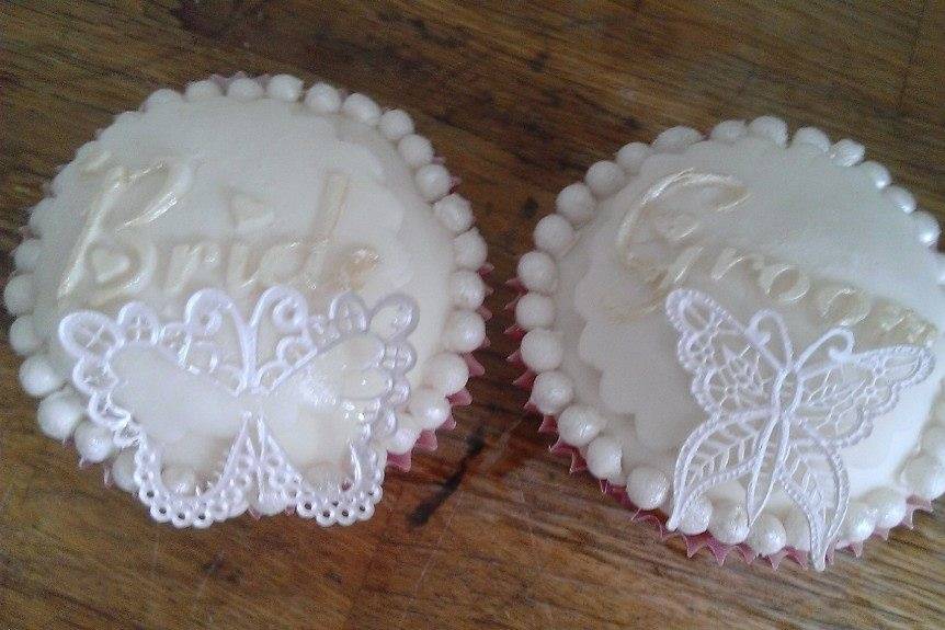 Wedding-themed cupcakes