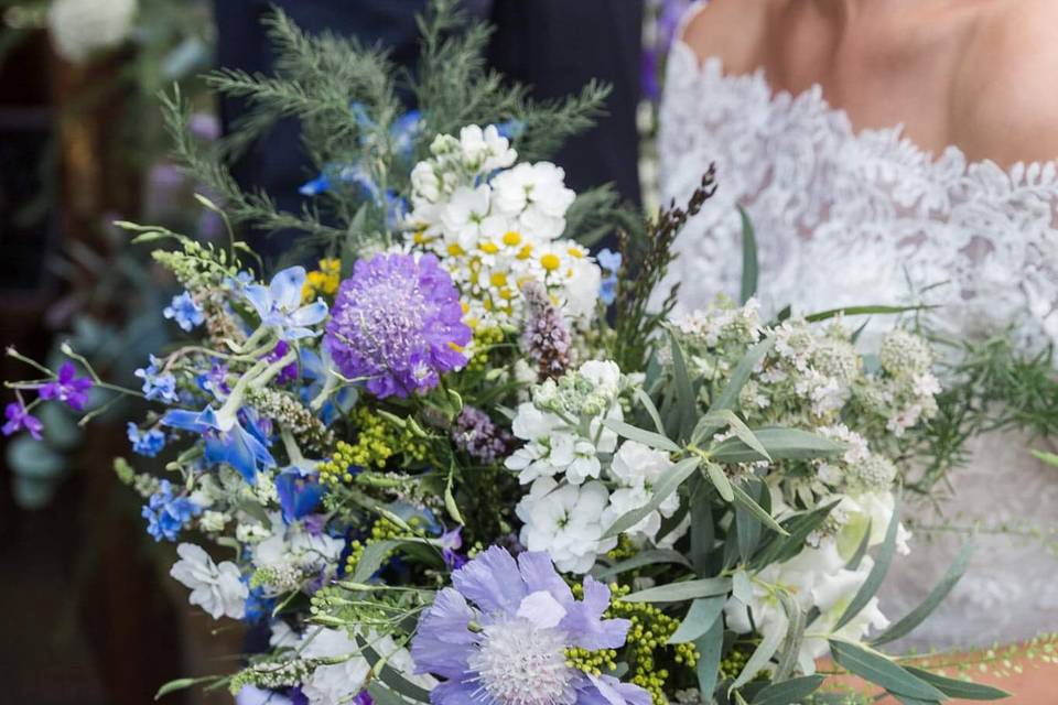 Naturally styled bridal bouque