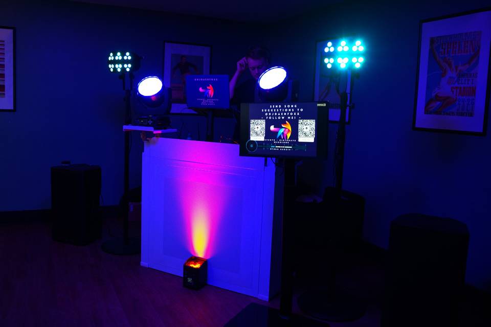 Dj booth with uplight