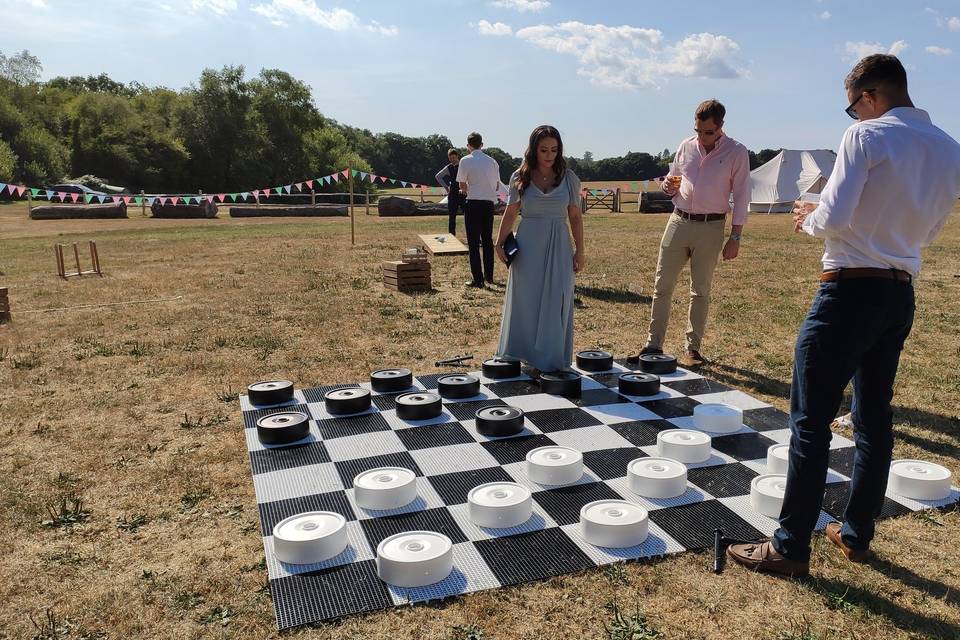 Giant Draughts