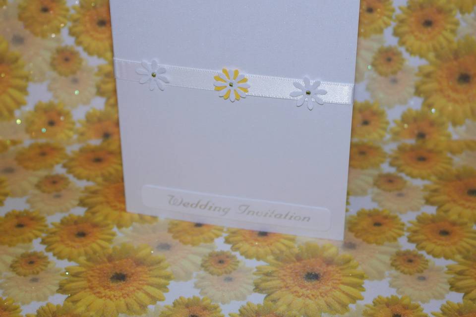 Sunshine yellow daisy pocket