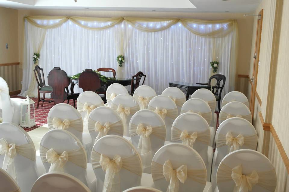 Gold champagne table layout