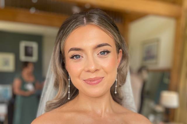 Hannah Wilkie Makeup Artist