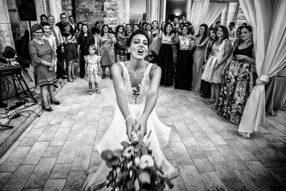 Bouquet throw excitement