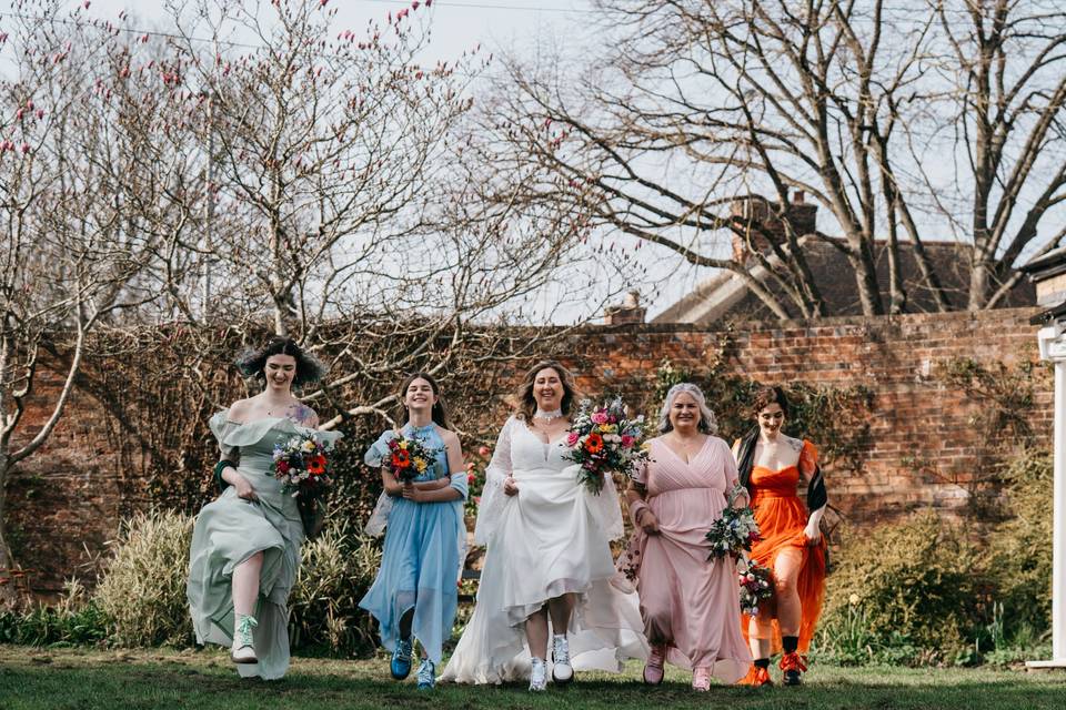Bride with her birdsmaids