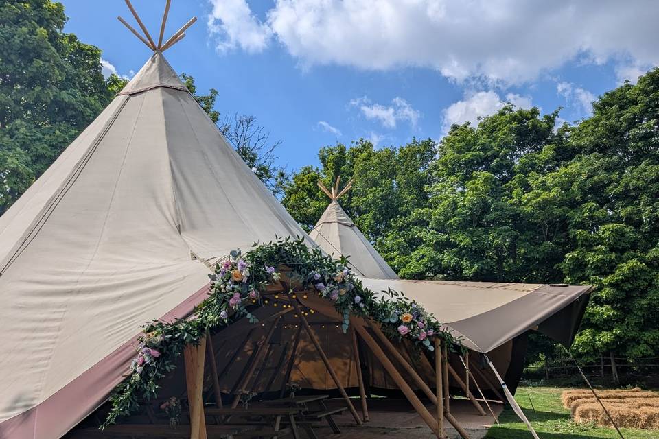 Fresh floral on a double tipi