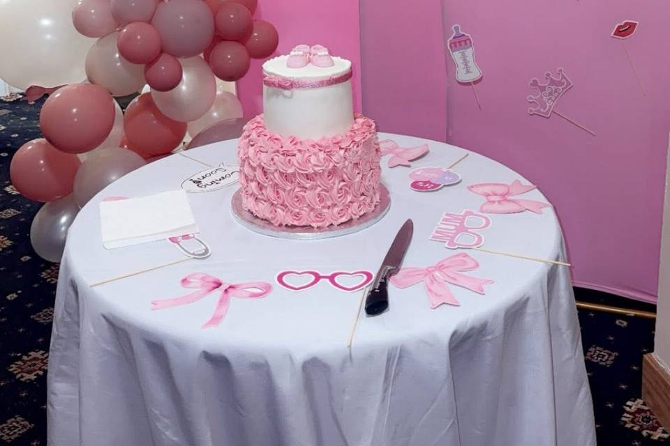 Elegant cake table