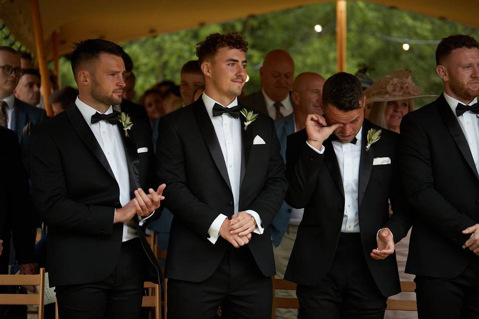 Groomsmen reaction
