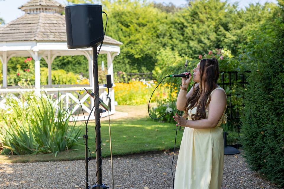 Garden singer
