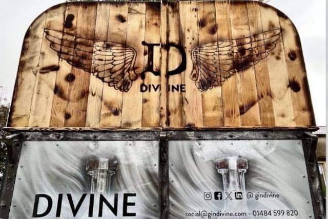 Divine Horsebox Bar