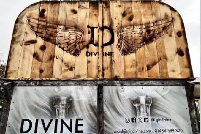 Divine Horsebox Bar