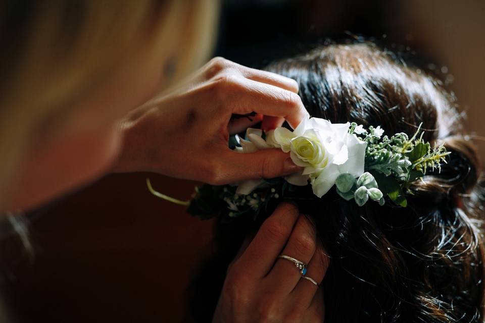 Applying bride flowers