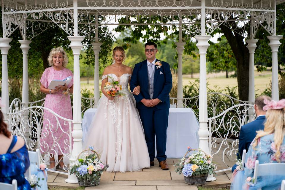 Outdoor wedding at Norwood Par