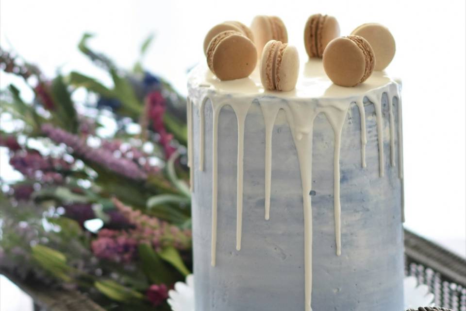 Oreos and cream cake