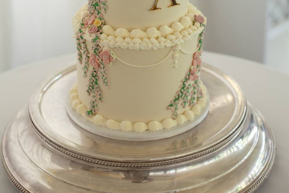 Hand piped cake