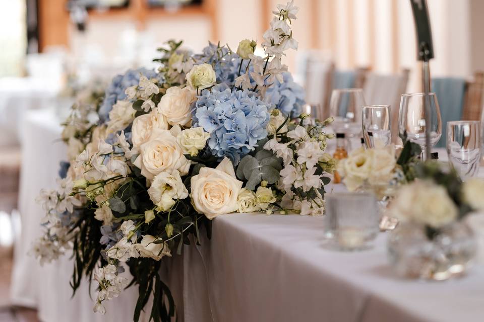 Blue & white top table flowers