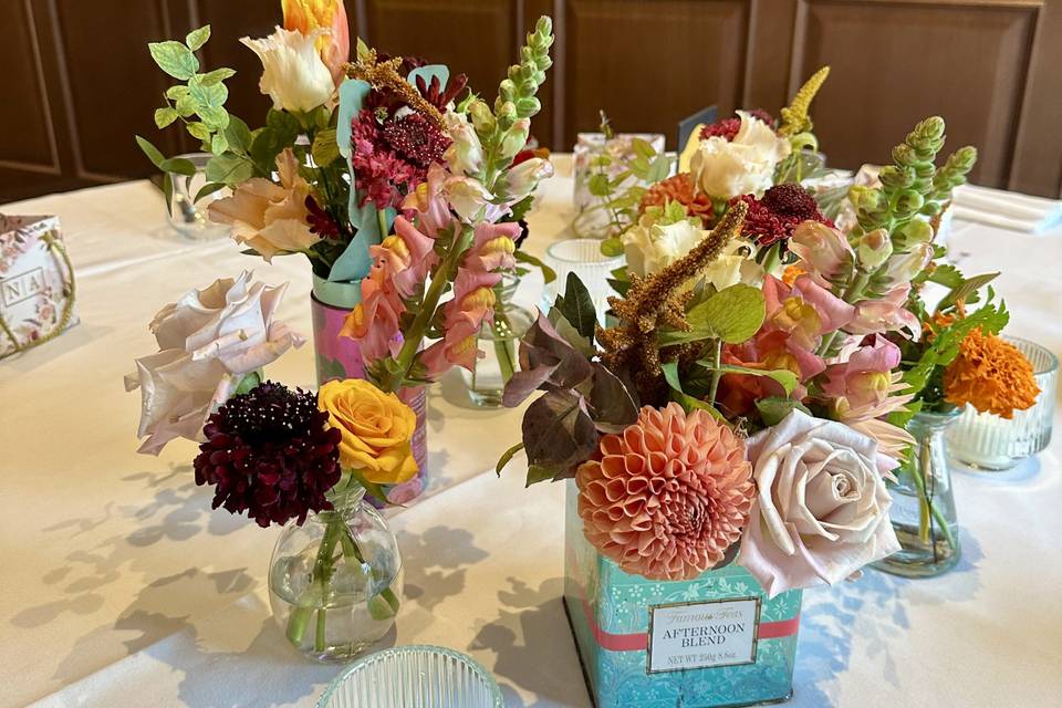 Tea tin flowers