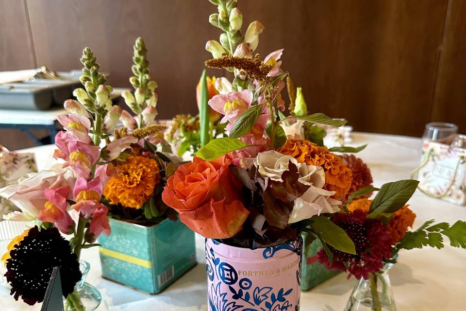 Tea tin flowers