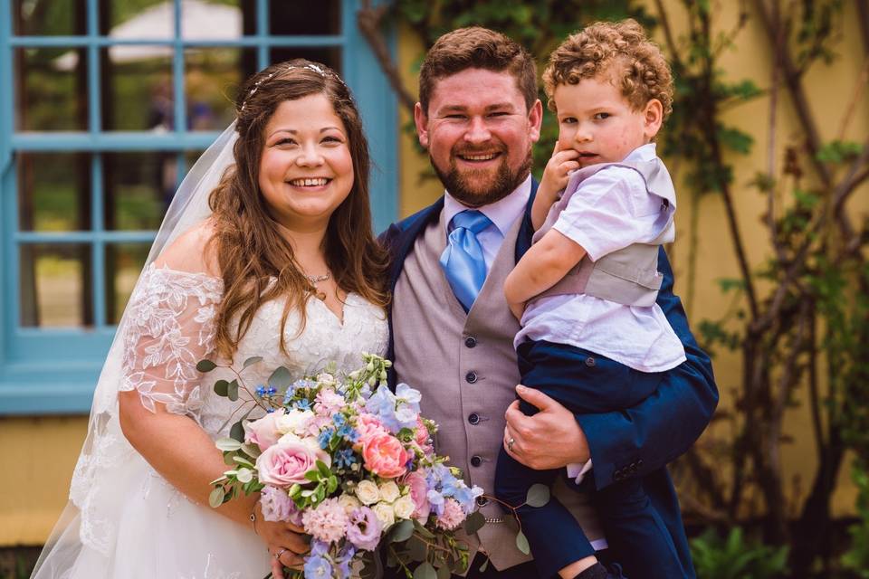 Pastel bridal flowers