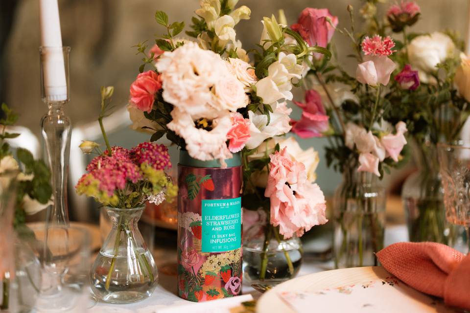 Tea tin flowers