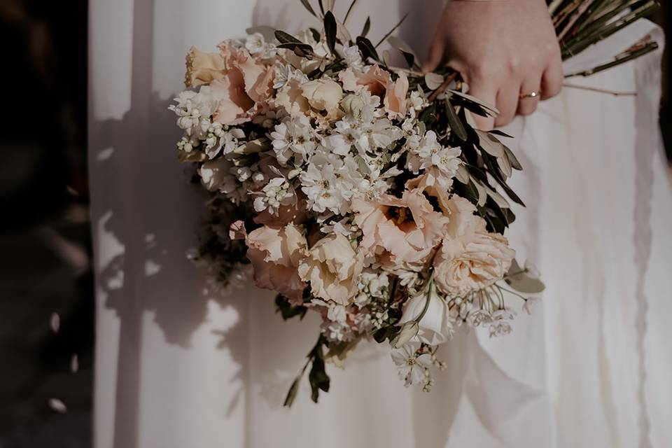 Nude & peach bouquet