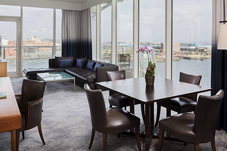 King 1 Bed Suite Lounge