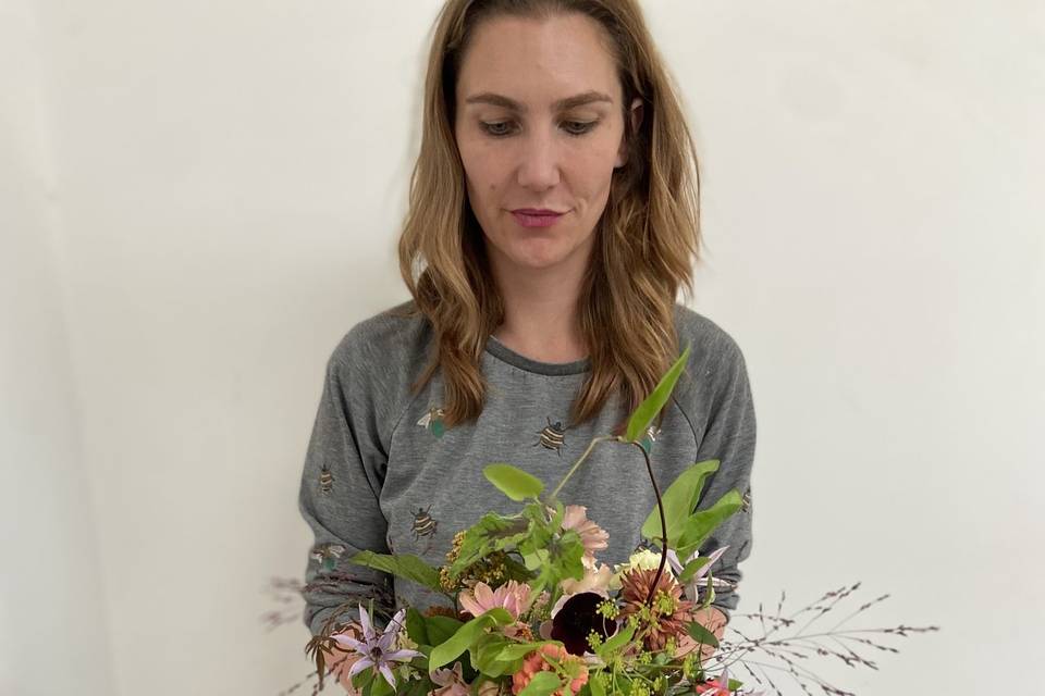 Dusty pink trailing bouquet