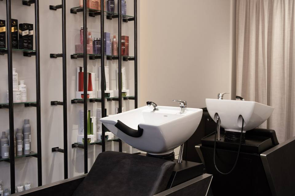 Hair wash zone