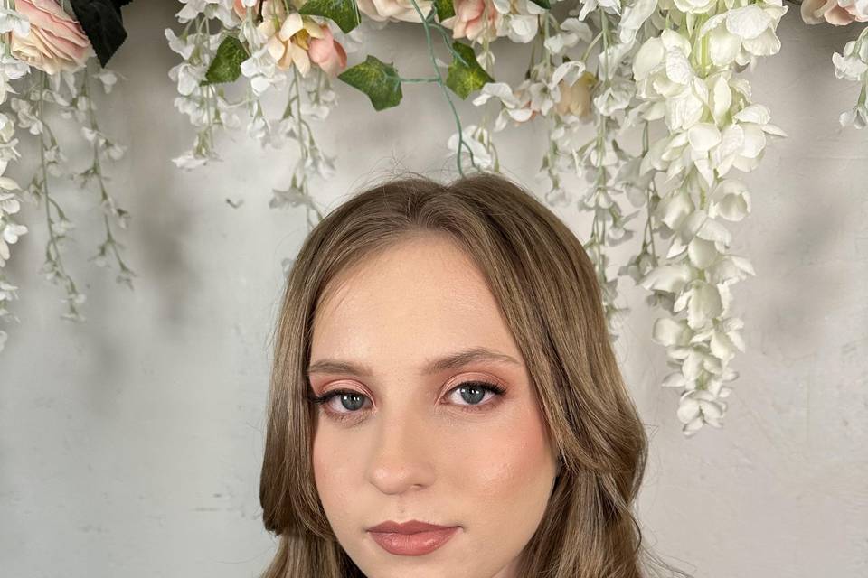 Prom makeup