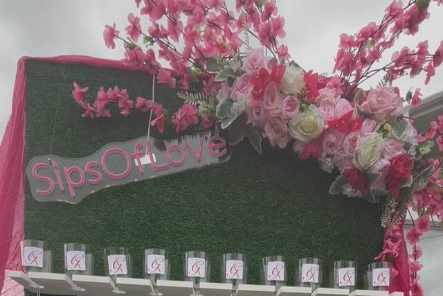 LuxeAmore Champagne / Mocktail Walls