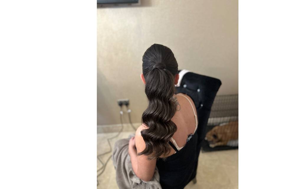 Hollywood wave ponytail