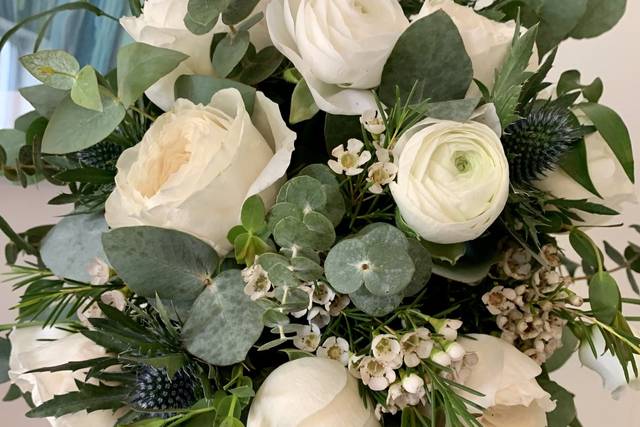 Neutral bridal bouquet