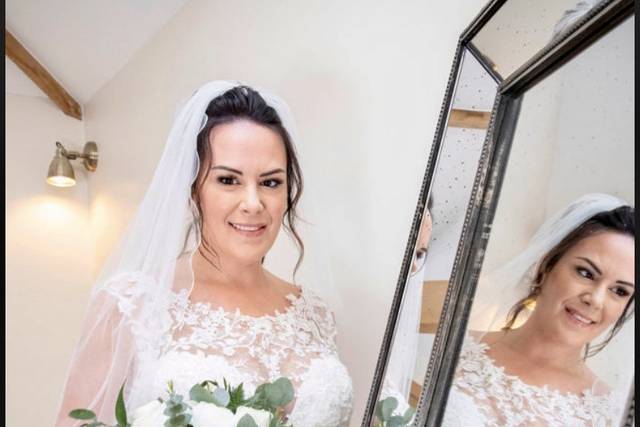 Neutral bridal bouquet