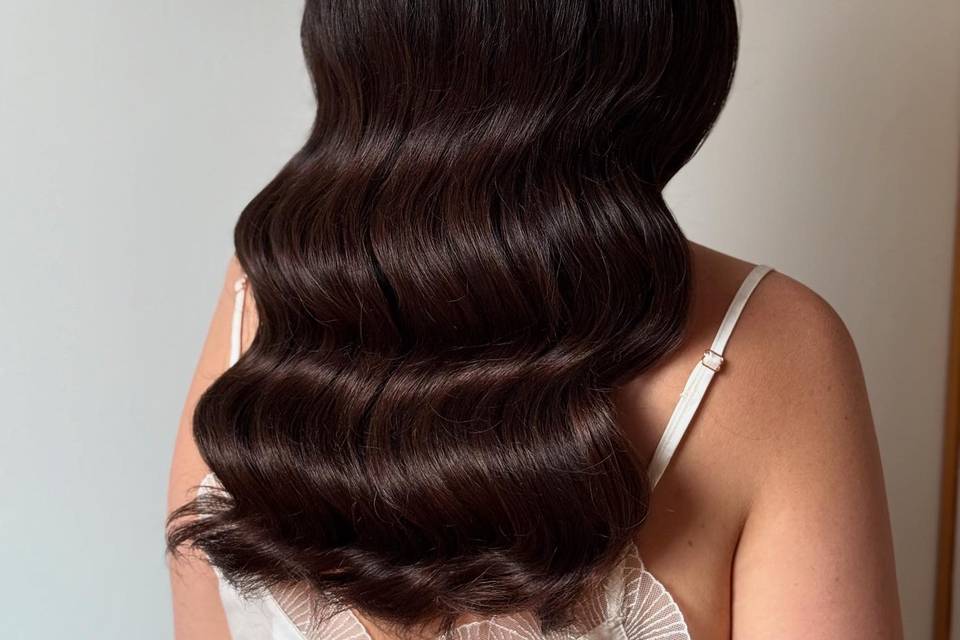 Soft Hollywood waves