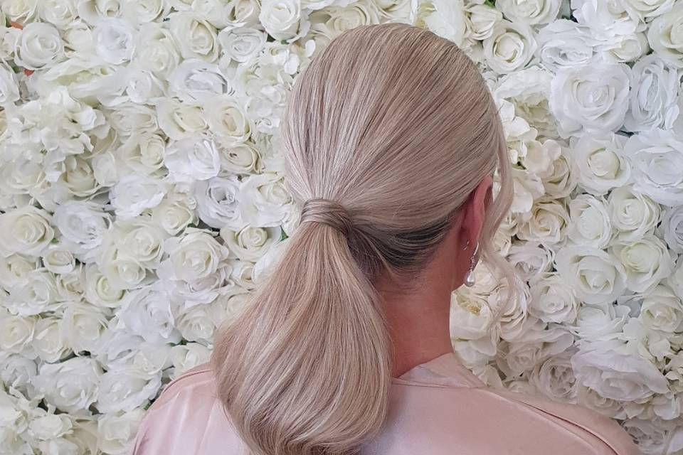 Pony tail with waves