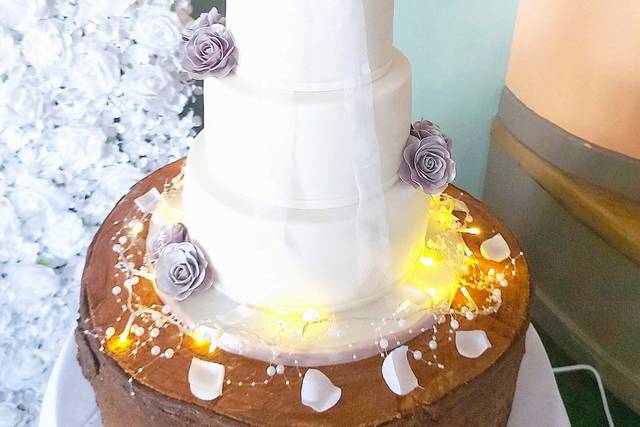 4 tier classic fondant cake
