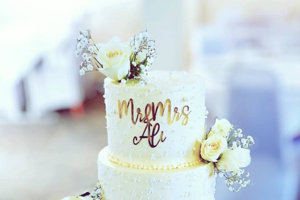 3 tier buttercream pearl cake