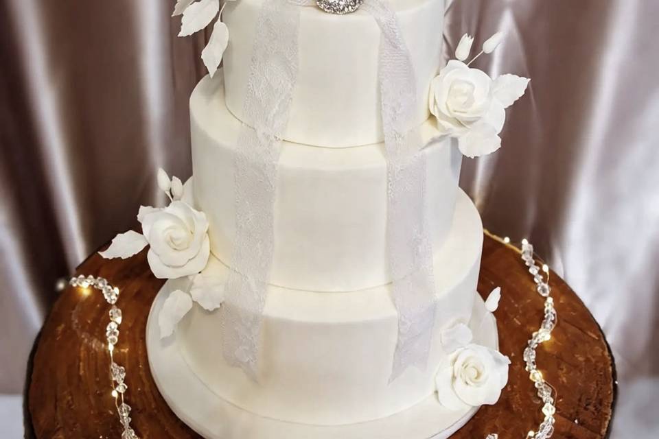 4 tier classic wedding cake