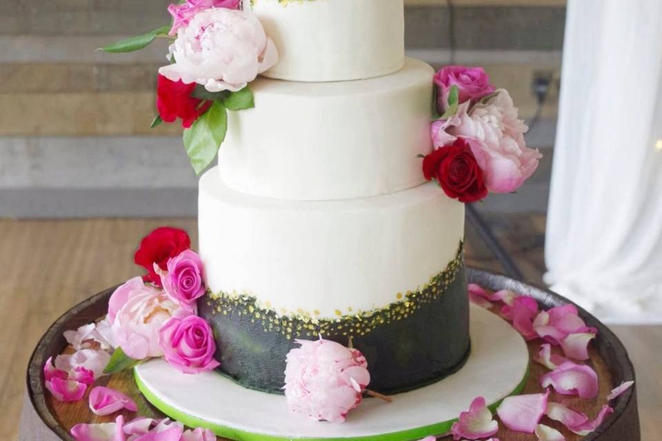 Fault line wedding cake