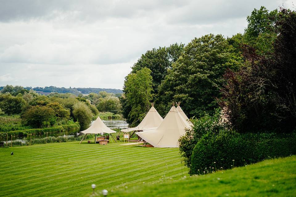 Wedding in a tipi