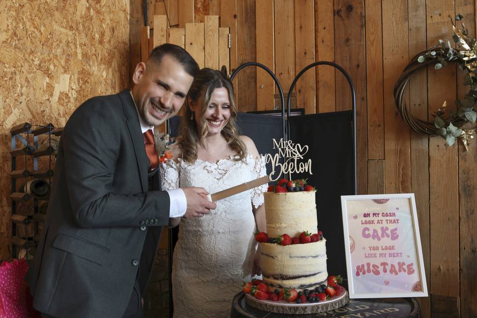 Bride & groom cutting the cake