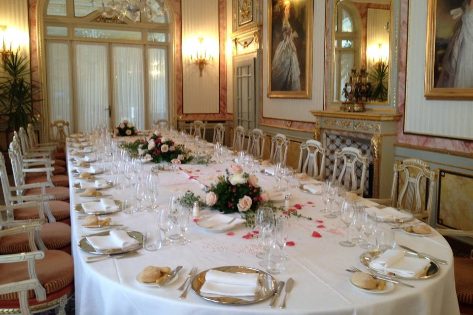 Royal Table Des Dames Room
