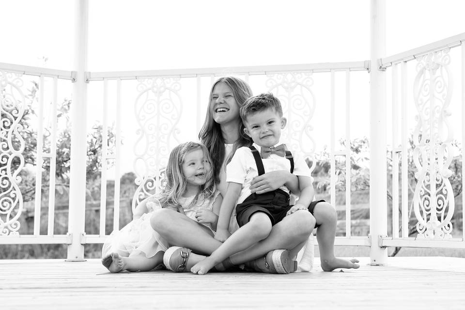 Kids under Pergola