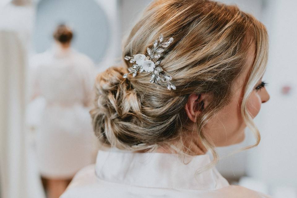 White floral bridal pin