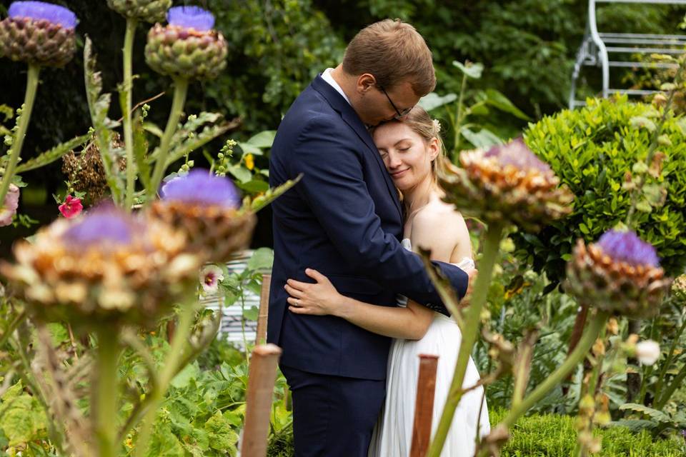 Sweet hug and a botanical background